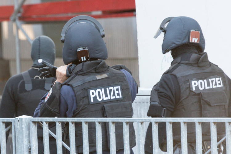 Németországban terrorgyanú miatt őrizetbe vettek két embert