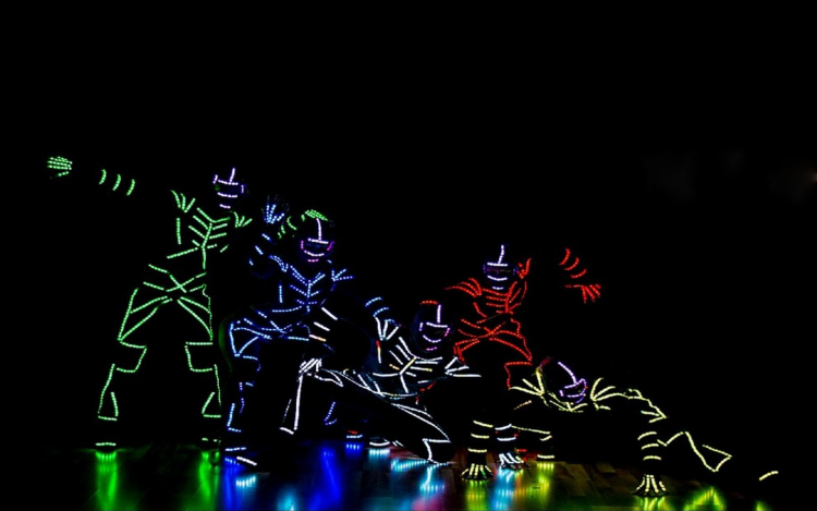 Bejutott az élő showba a Dirty LED Light Crew!