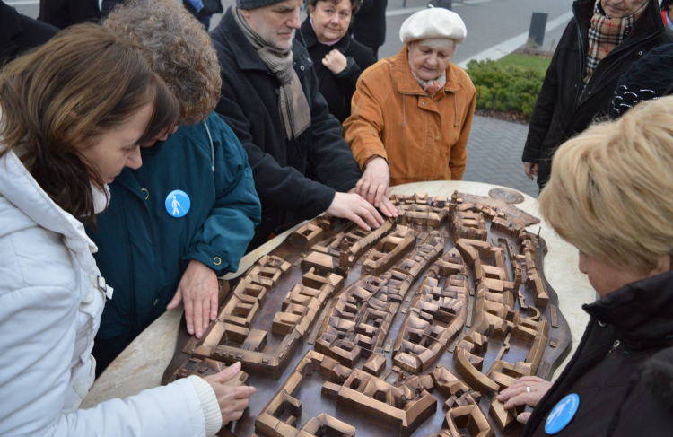 A vakok és gyengénlátók tájékozódását is megkönnyítő, belvárost ábrázoló makettel gazdagodott Sopron.