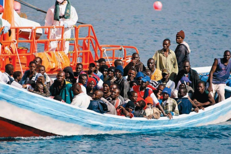 1500 bevándorlót mentettek ki olasz hajók egy nap alatt