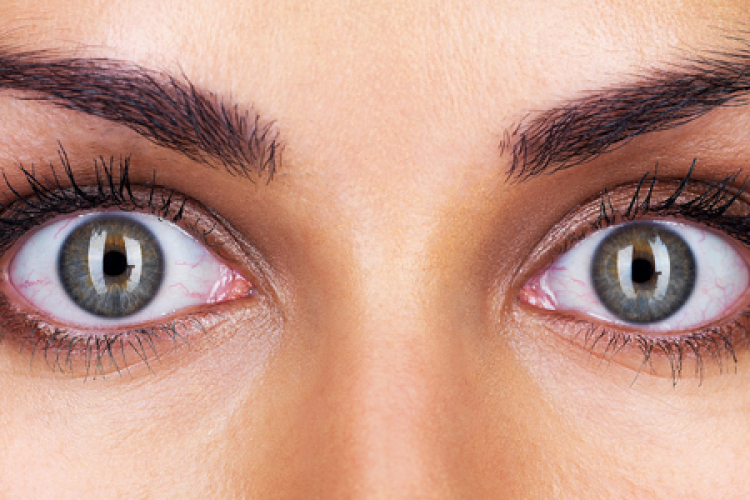 A férfiak csak feleannyira tudnak a nők szeméből olvasni, mint a férfiakéból