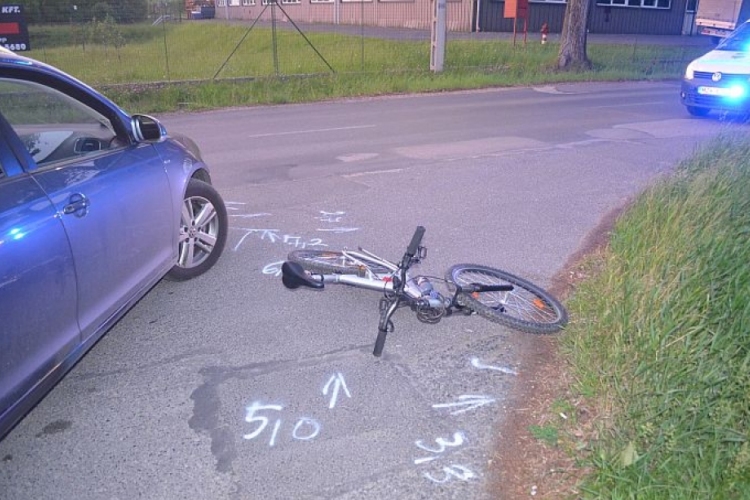Biciklist ütöttek el az Ágfalvi úton