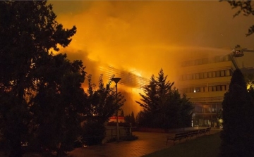 Tűz a Testnevelési Egyetemen -Teljes terjedelmében égett az épület