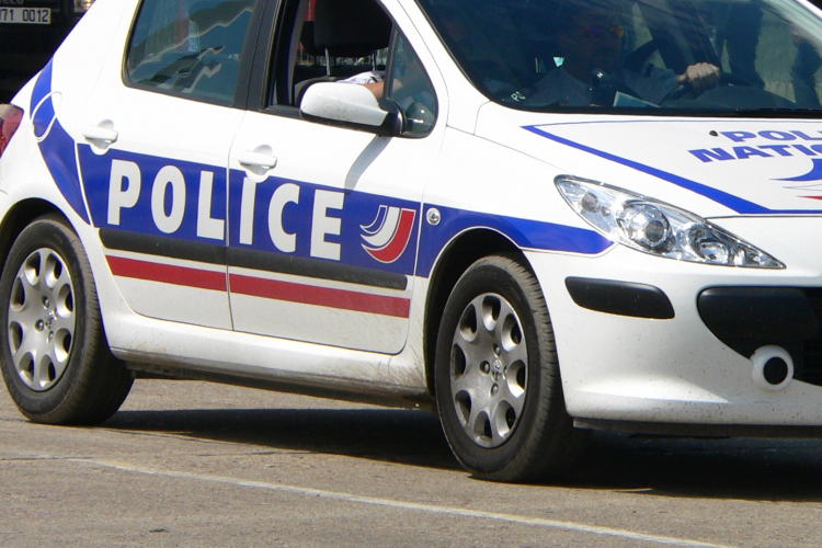 Migránsok vertek meg súlyosan egy magyar kamionsofőrt