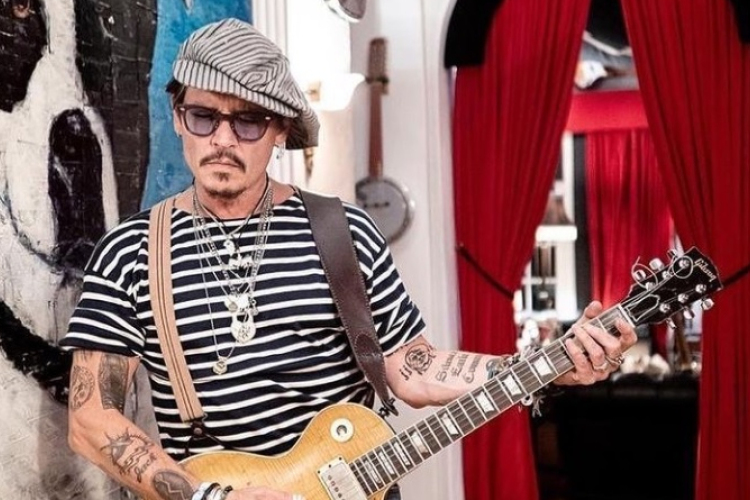 Johnny Depp Al Pacinoval készít játékfilmet