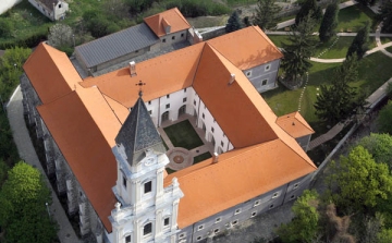 A sopronbánfalvi kolostorban járt a Forbes - egy kis bevezető az élményekről  