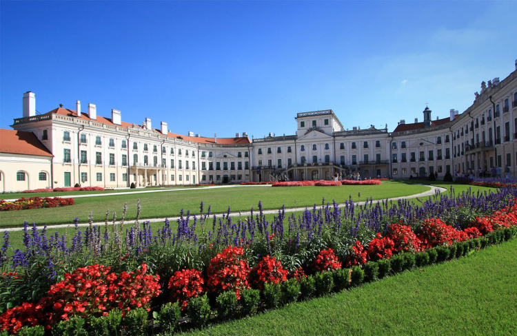 Fertődre kerül a főúri  kincstár - többen tiltakoznak 