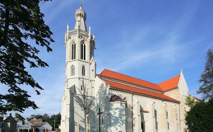 Újraszentelték a csaknem hárommilliárd forintból felújított soproni Szent Mihály-templomot