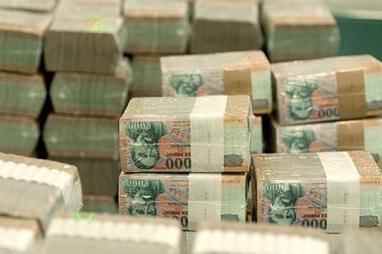 Tizenhétmilliárd forintos többletfinanszírozást kapnak az önkormányzatok