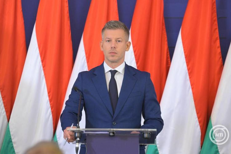 Magyar Péter: a kormány nevében benyújtottam az Alaptörvény 17. módosítását