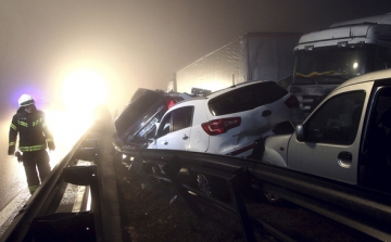Tömegbaleset 70 járművel Szlovéniában - magyar sérült is van