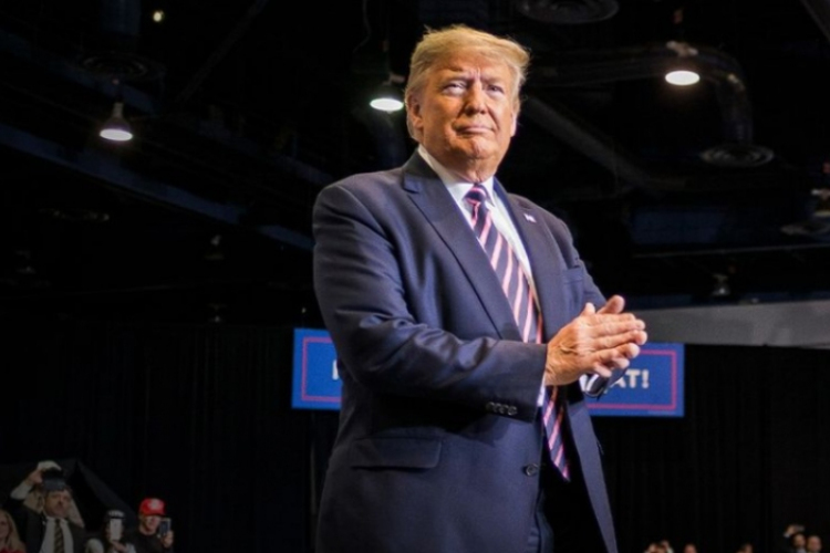 Trump lemondásra szólította fel Bident