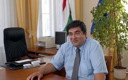 Kállai Ernő: kormányzati romapolitikák helyett hagyni kellene a cigányokat a saját útjukat járni